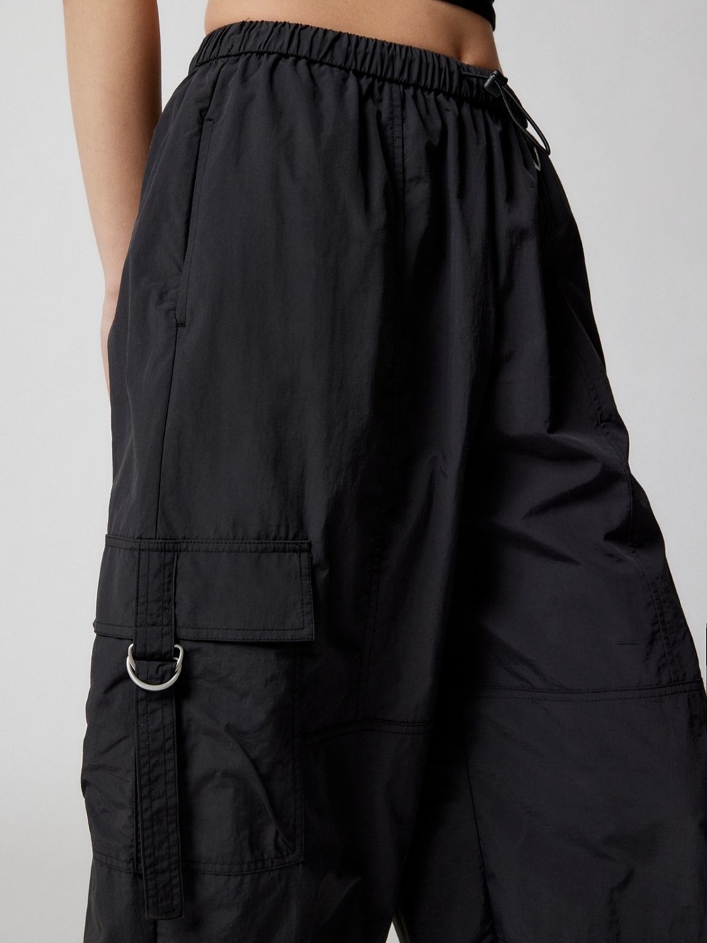 UO Jana Black Nylon Balloon
Cargo Pant. Size XXS. - Picture 4 of 8
